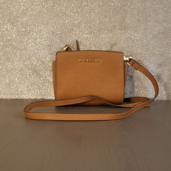 Michael Kors Handbags - Michael Kors Selma Mini Crossbody
